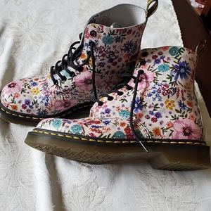 Dr Marten floral boots